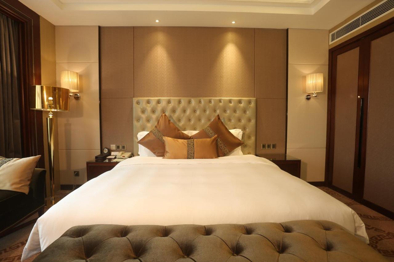 Отель Wyndham Grand Plaza Royale Chenzhou Экстерьер фото