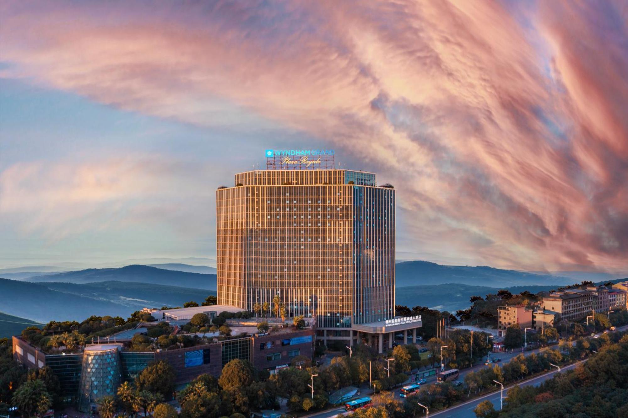 Отель Wyndham Grand Plaza Royale Chenzhou Экстерьер фото