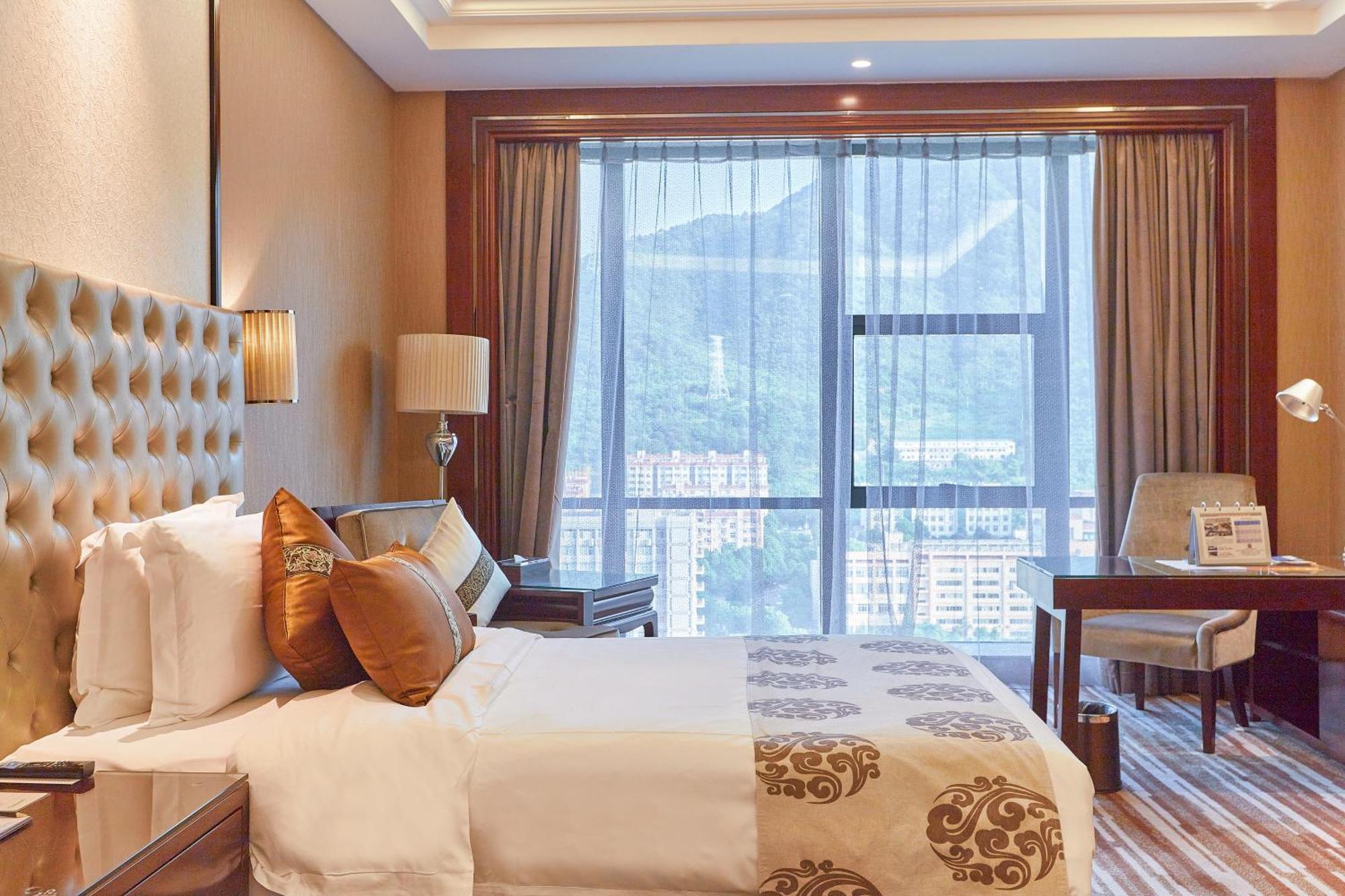 Отель Wyndham Grand Plaza Royale Chenzhou Экстерьер фото