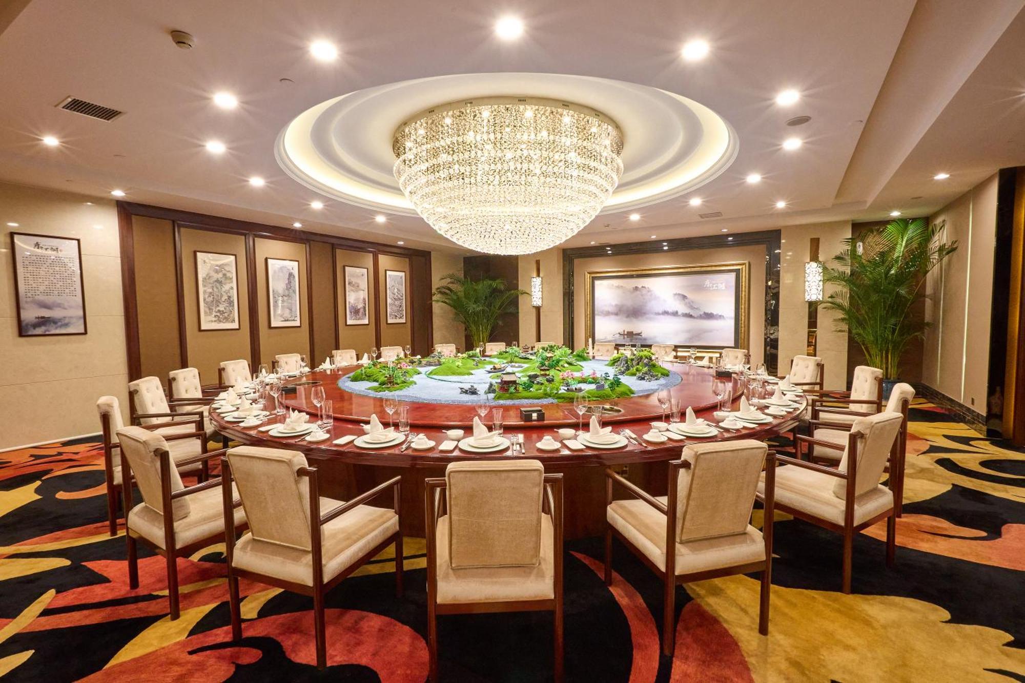 Отель Wyndham Grand Plaza Royale Chenzhou Экстерьер фото