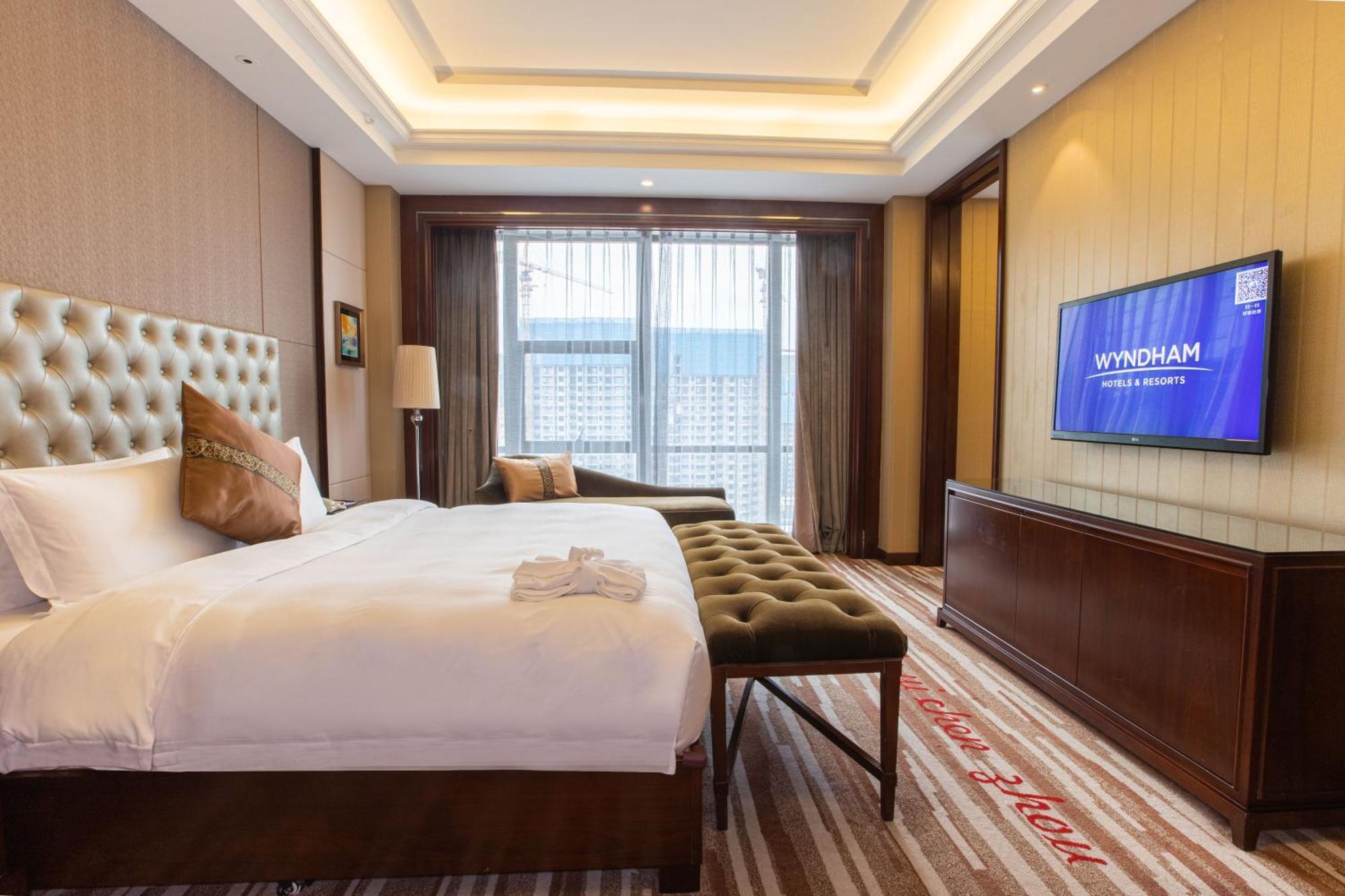 Отель Wyndham Grand Plaza Royale Chenzhou Экстерьер фото