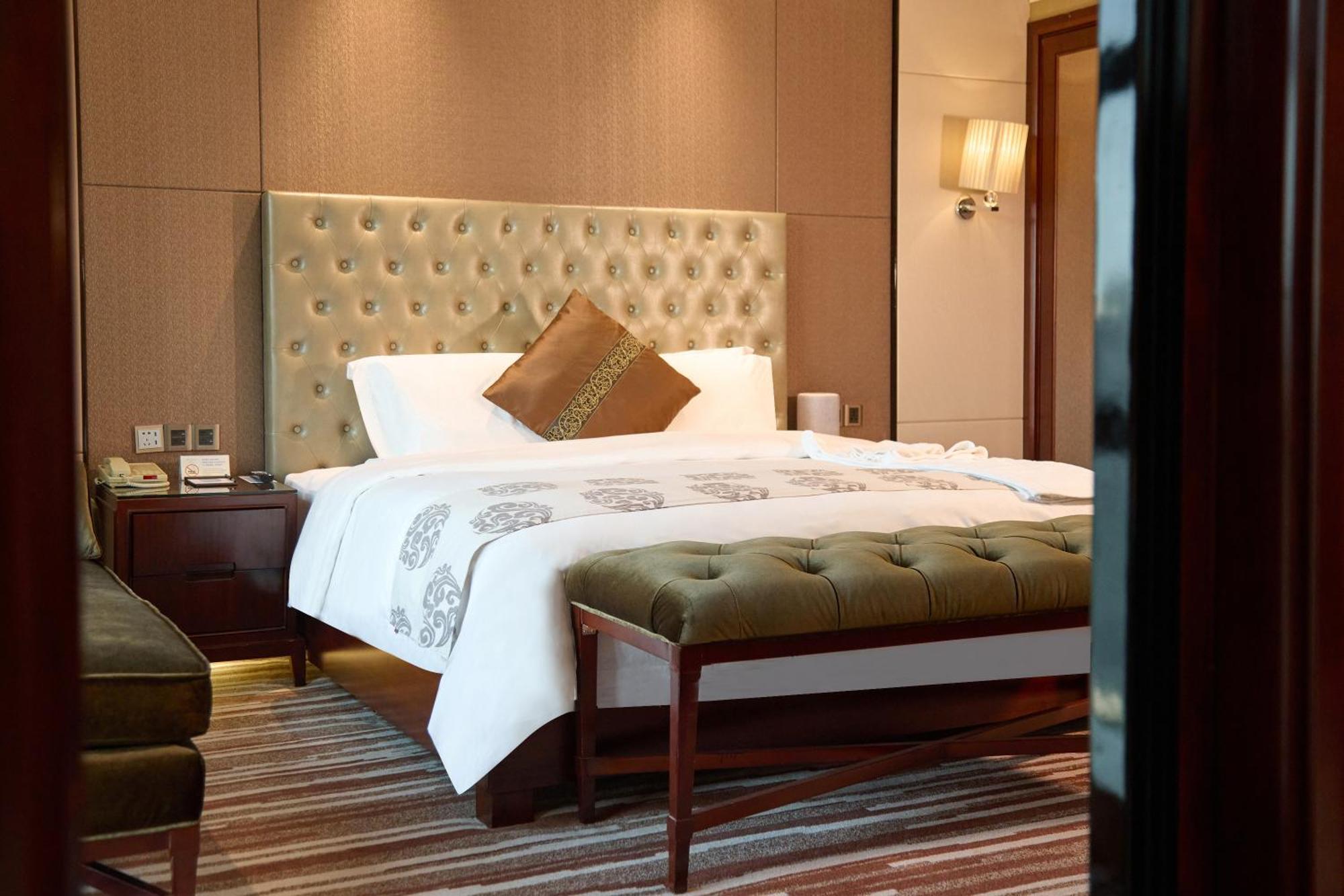 Отель Wyndham Grand Plaza Royale Chenzhou Экстерьер фото