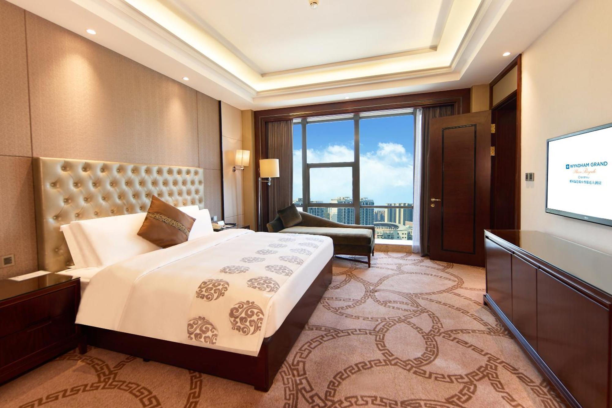 Отель Wyndham Grand Plaza Royale Chenzhou Экстерьер фото