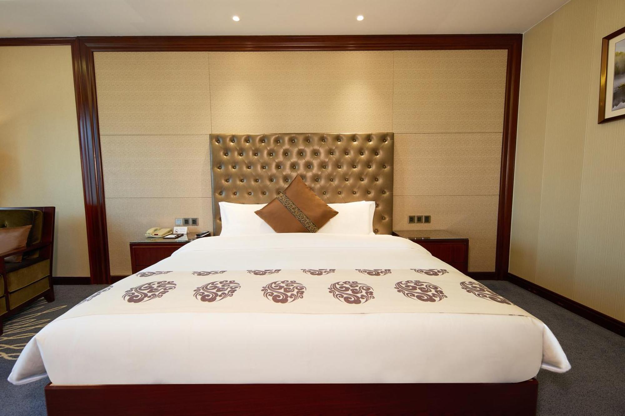 Отель Wyndham Grand Plaza Royale Chenzhou Экстерьер фото
