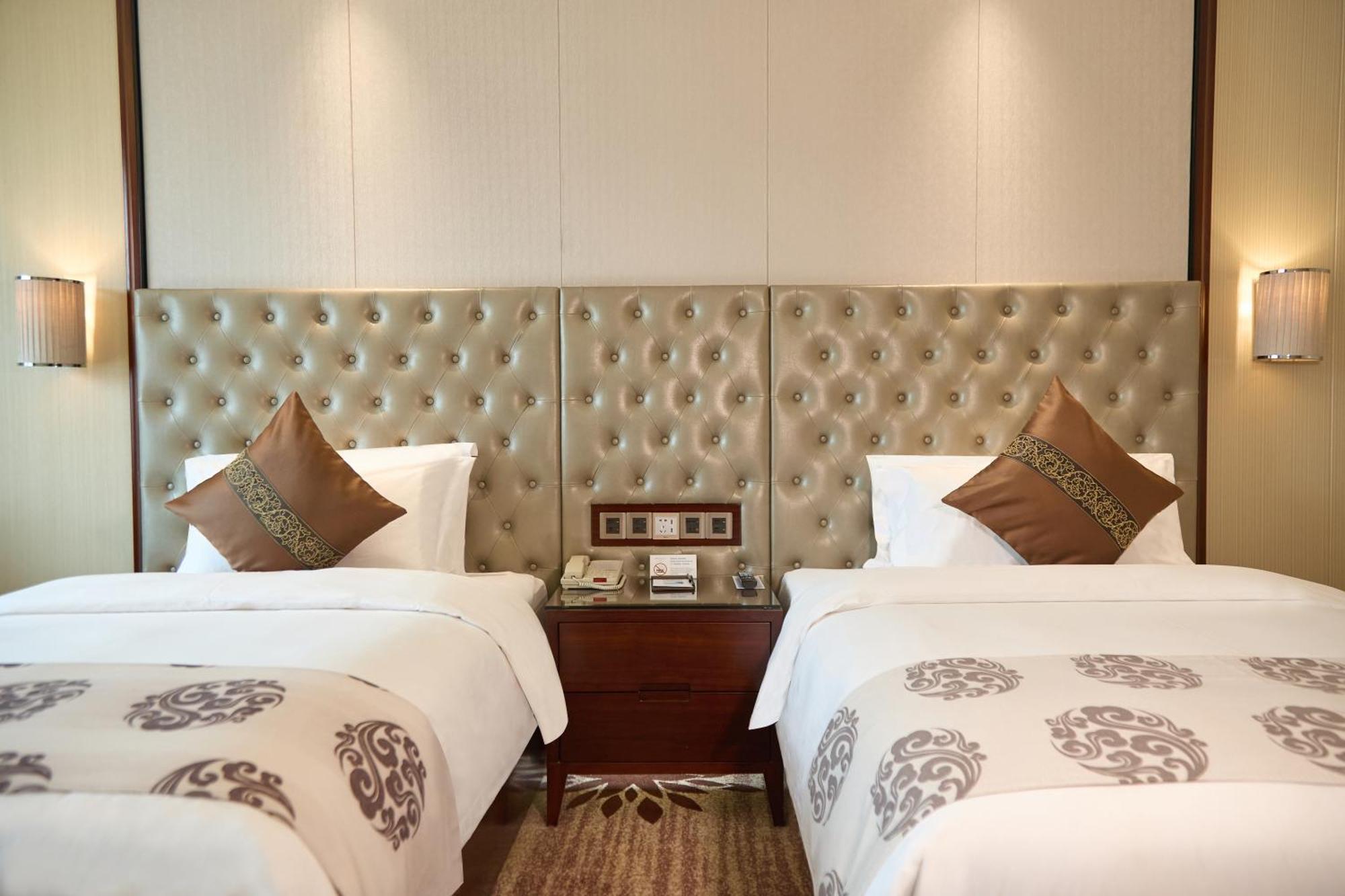 Отель Wyndham Grand Plaza Royale Chenzhou Экстерьер фото