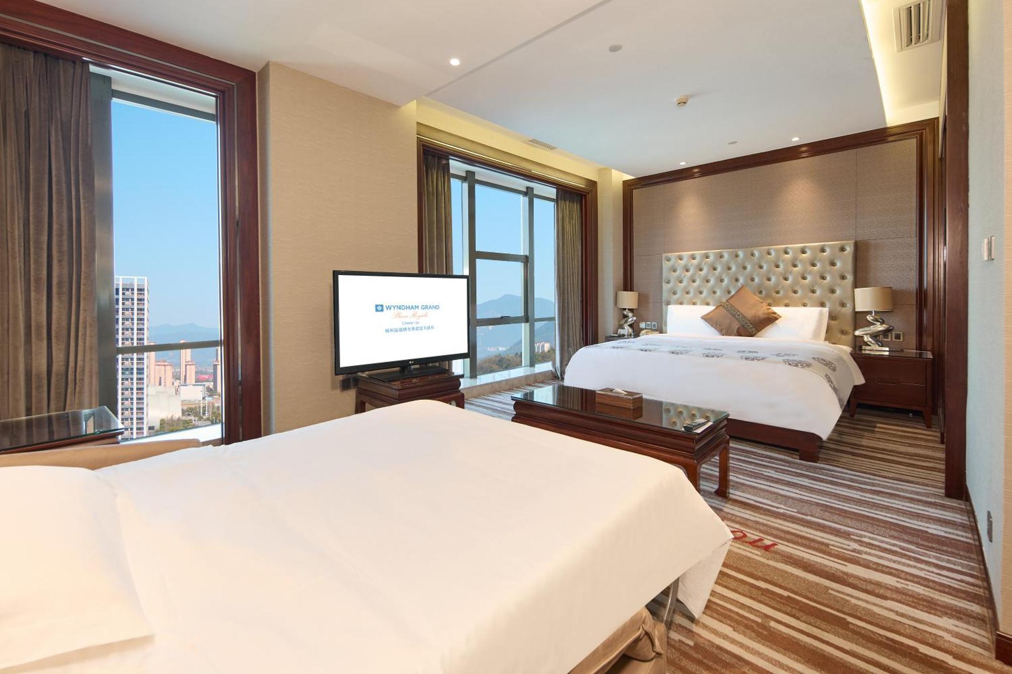 Отель Wyndham Grand Plaza Royale Chenzhou Экстерьер фото